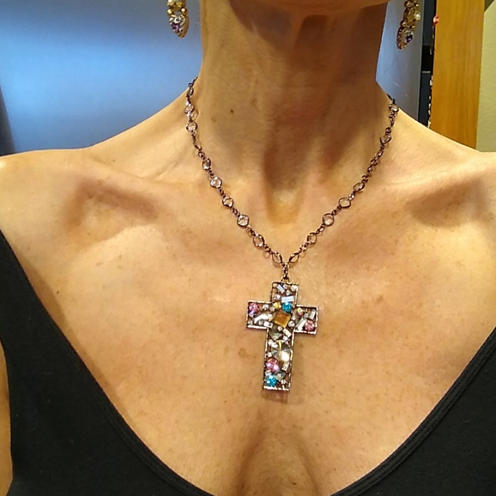 ✝️💕 Crystal cross necklace - Picture 7 of 7